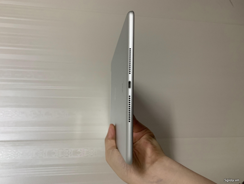 iPad Gen 8 32GB 5G màu trắng likenew 99% Bảo Hành 1 đổi 1