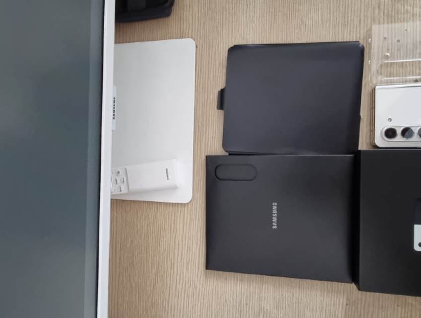 Siêu Lướt Z Fold 5 mới mua 15 ngày bảo hành đến 18/8/2025 new 99,9%