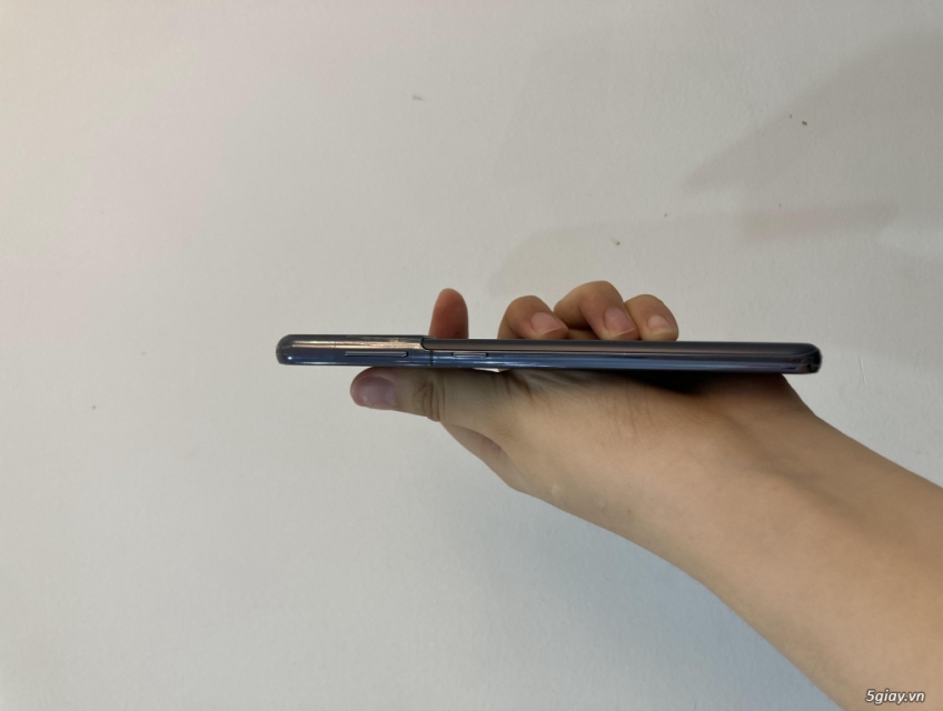 Samsung Galaxy S21 màu đen bản mỹ 2 sim sọc màn