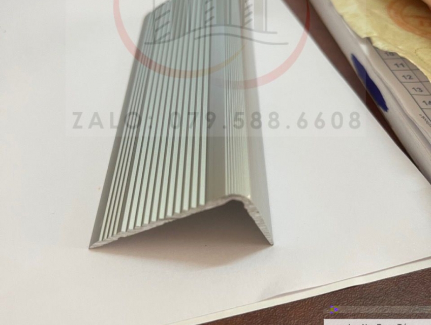 Nẹp chống trơn cầu thang NLP25 - Nẹp nhôm chữ L - Nẹp bậc tam cấp