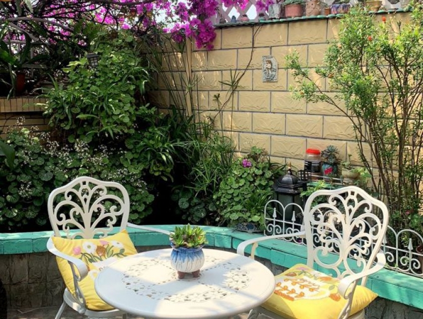 Bộ bàn ghế cafe sân vườn, ban công, sân thượng có tay màu trắng