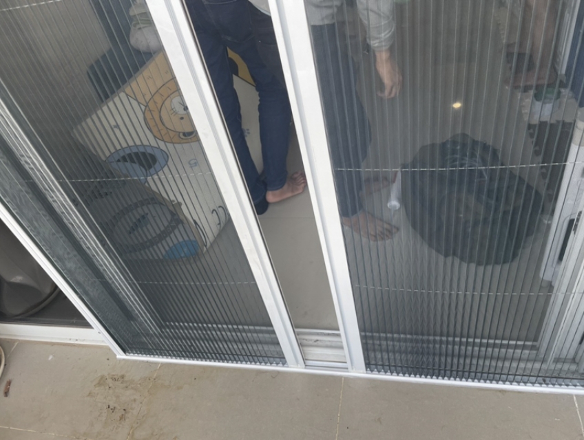 Lắp đặt cửa lưới chống muỗi côn trùng ban công giá tại xưởng