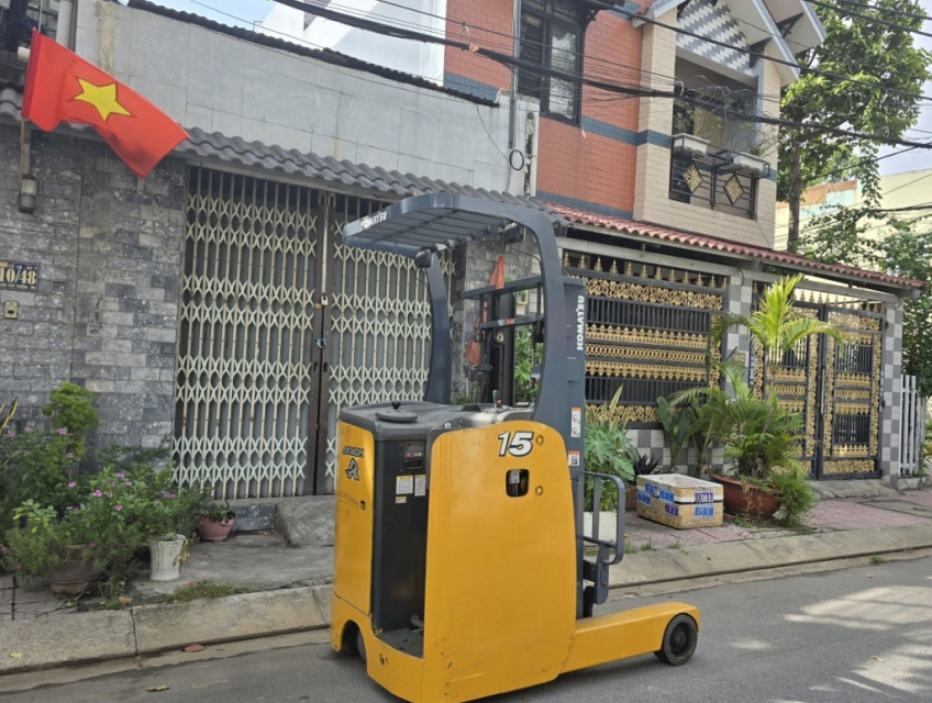 Bán xe nâng điện đứng Komatsu 1,5 tấn đời -14 Nhật Bãi chất lượng
