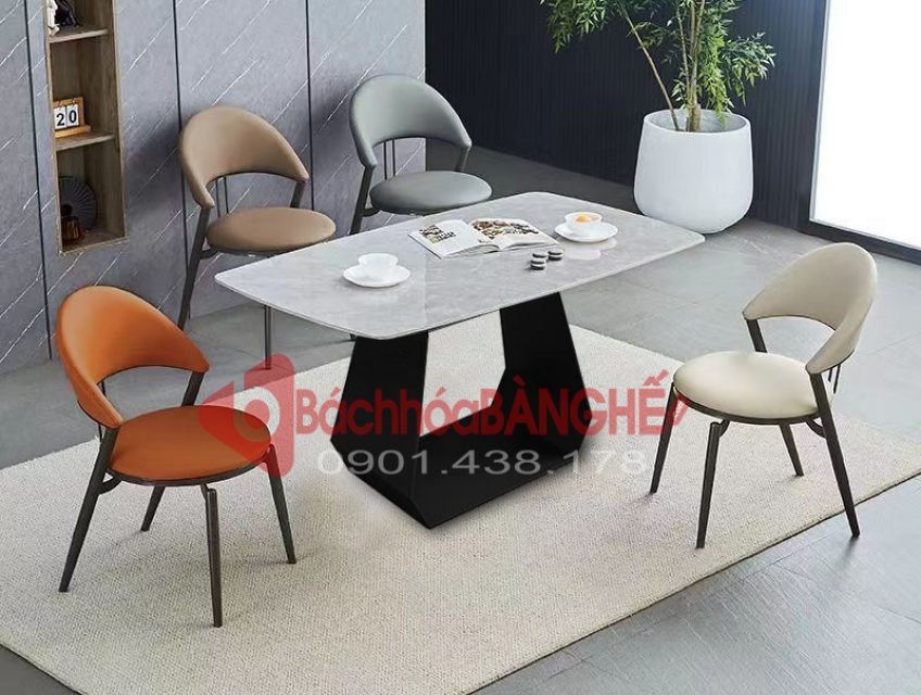 Bộ bàn ăn mặt đá màu xám bóng 4 ghế da chân sắt hiện đại