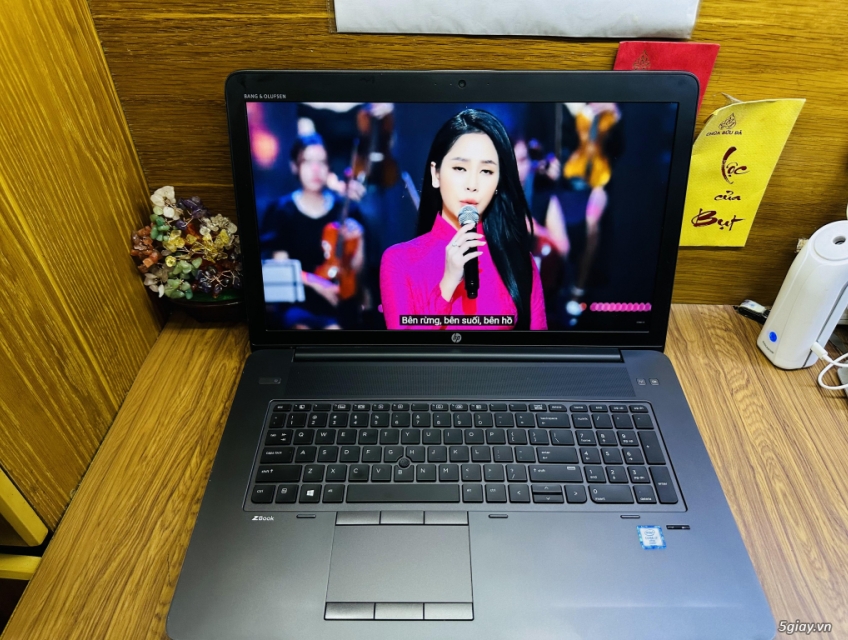 Máy trạm màn hình 17.3'' FHD - Card rời Nvidia Quadro 4GB