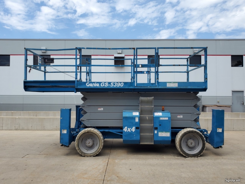 Cần Bán Xe Nâng Người Cũ