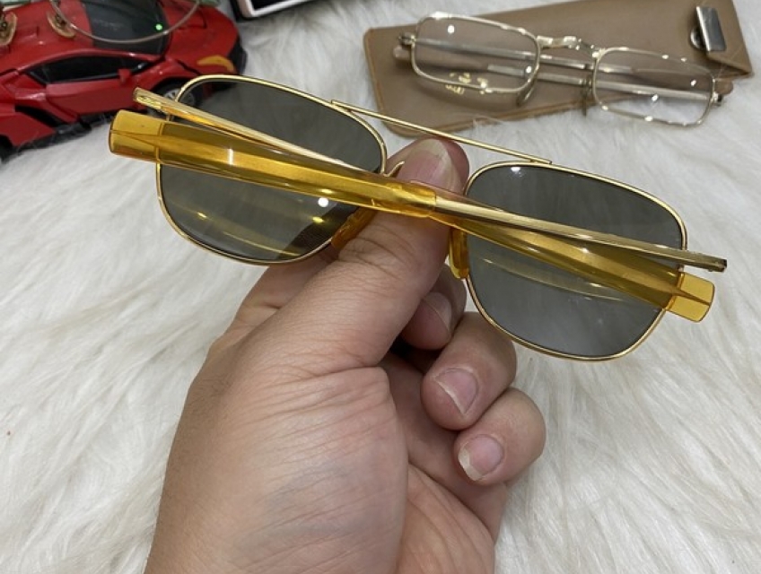 Kính cơn mỹ chính hãng đời đầu giá chỉ 3,8tr và địa chỉ mua uy tín