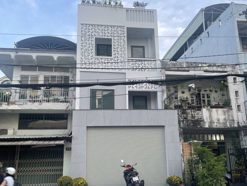 CHO THUÊ NHÀ 1 TRỆT, 2 LẦU, 1 SÂN THƯỢNG TẠI SỐ 22 PHẠM VĂN BẠCH,