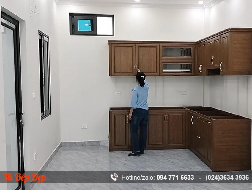 Lắp đặt tủ bếp nhôm vân gỗ mang lại vẻ đẹp tự nhiên và sang trọng cho