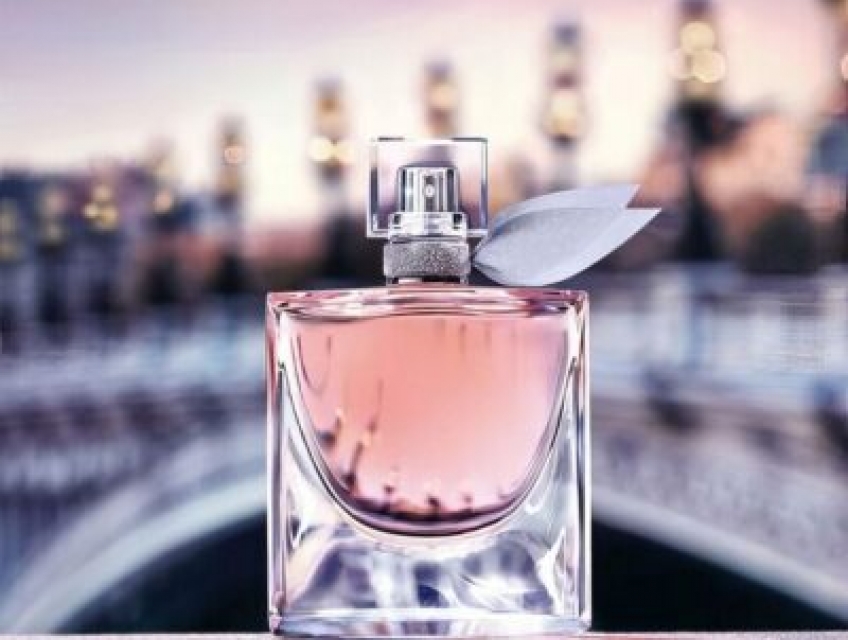 Gợi ý nước hoa nữ nhẹ nhàng cho dân văn phòng: Tinh tế và chuyên nghiệ