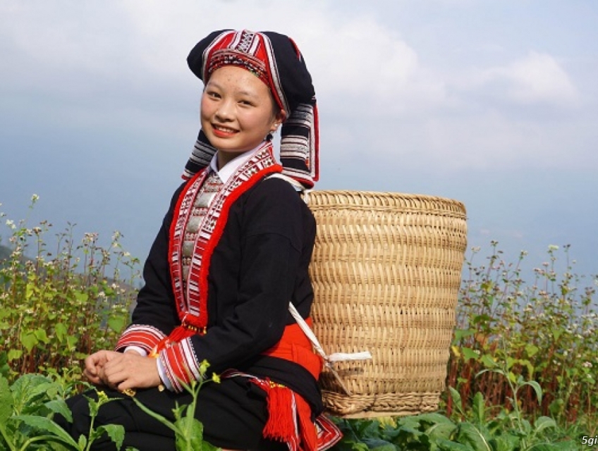 Mua tranh thổ cẩm dân tộc Dao đỏ tại tphcm ở đâu?