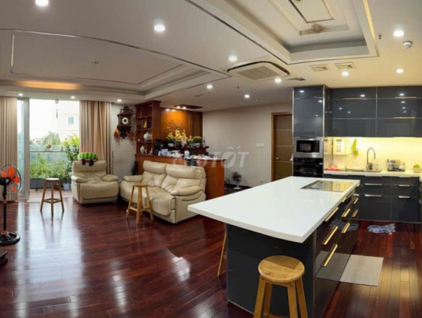 Bán căn hộ 156m2 tầng 3 CC cao cấp Sài Gòn Airport Plaza Tân Bình