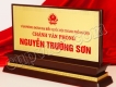 Địa chỉ làm biển để bàn, biển gỗ đồng, cung cấp biển chức danh hai mặt, biển đồng đúc mạ vàng