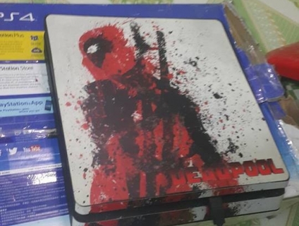 Bán máy PS4 và game.