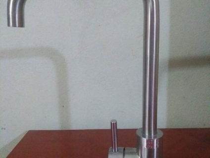 Vòi rửa chén lạnh cần vuông cao cấp Inox 304