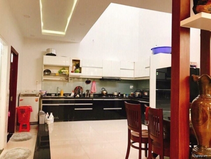 Cần Tiền bán gấp căn nhà 1 trệt 2 lầu đối diện cổng sau KCN Việt Hương