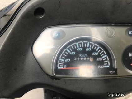 Atila Victorya chân bấm