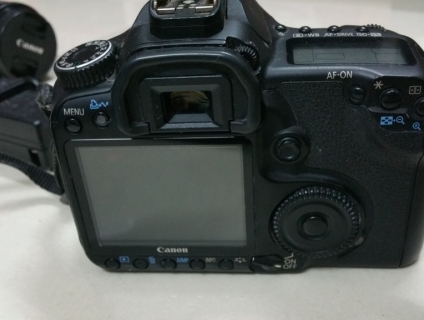 Bán combo Canon 40D + len 18-55mm + thẻ nhớ 4GB + Túi. Giá 3,2trieu