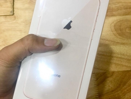 iPhone 8 64gb gold mới nguyên seal (hàng FPT)