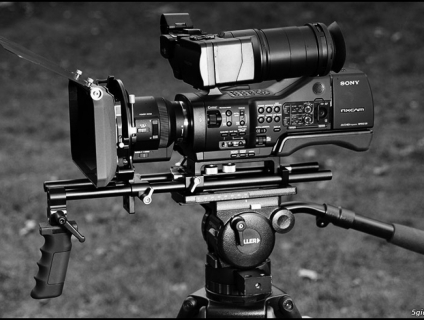 máy quay phim Sony AE50 lens 18-200 HCM