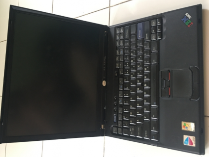 Laptop IBM T43 chữa cháy!