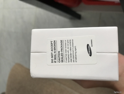 Samsung J6 2018 màu vàng mới 100% nguyên hộp chưa sd tại HM Q.12