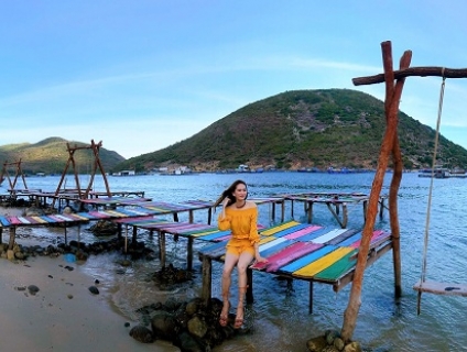 Ý nghĩa cầu bảy sắc cầu vồng tại Đảo Tình Yêu