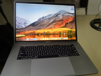 Macbook pro 15 inch Touchbar i7/16/SSD512 99%
