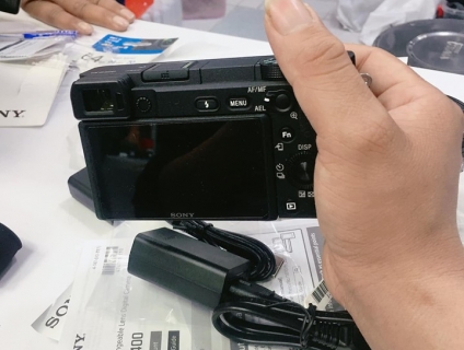 Cần bán body a6400 likenew