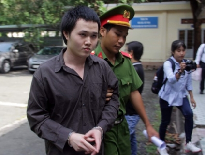 Xử 'tú ông, môi giới bán dâm cho á hậu ngàn đô