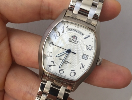 Đồng hồ cơ ORIENT giá rẻ chỉ 2,x triệu.