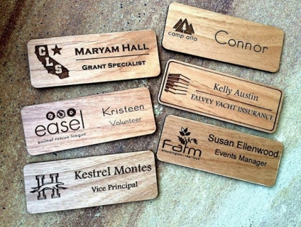 Biển tên gỗ, thẻ đeo tên