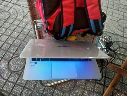 Asus ZenB UX305 i3 6Y30 12in,ssd 128