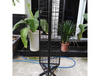 Kệ tam giác xoay 360 độ