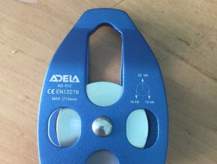 Ròng rọc đu dây màu xanh AG012