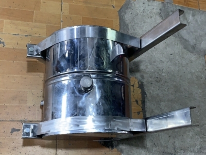 Bình nước rửa tai lắp xe tải