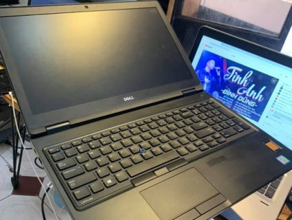 Dell E5580 15.6" fhd ips I7-7820HQ 8 cpu 2,9ghz Ram 16G Ssd 256G