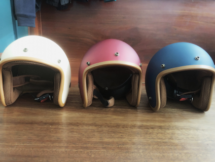 Cần bán nón bảo hiểm 3/4 đầu SRT Classic viền nâu, lót màu cao cấp.