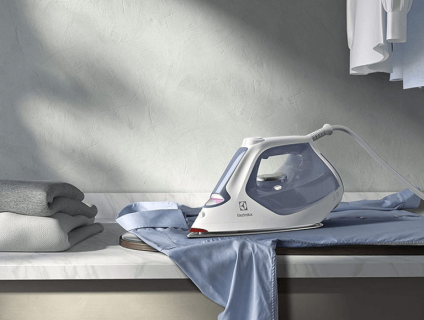 Cần Bán: Bàn ủi hơi nước Electrolux E7SI1-60WB