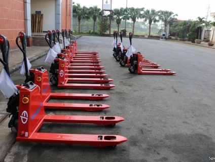 Xe nâng tay điện 1.5 tấn hiệu EP Interlift EPL1531