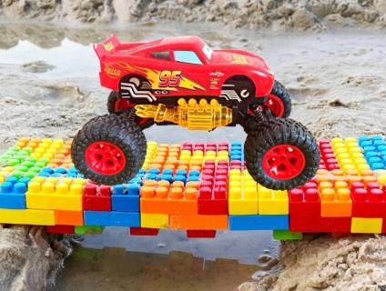 Đồ chơi ô tô, siêu anh hùng