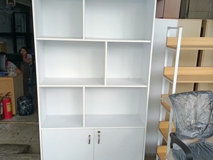 Kệ tủ trưng bày trắng