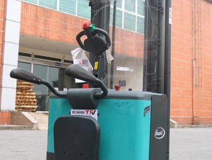 Xe nâng điện Stacker 1.6 tấn hiệu Baoli ES16- N02.