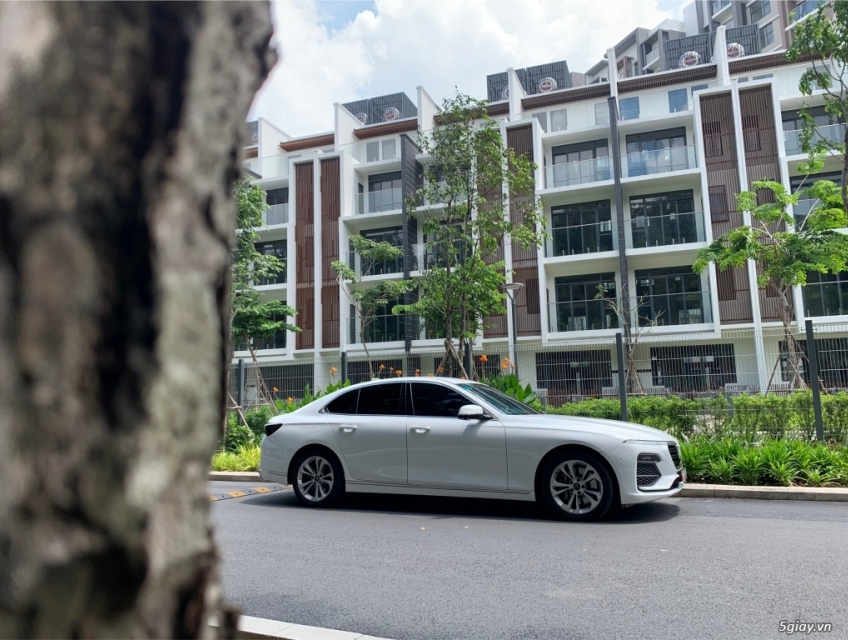 Trải Nghiệm Dịch Vụ Thuê Xe Hoàng Gia Với Giá Siêu Ưu Đãi