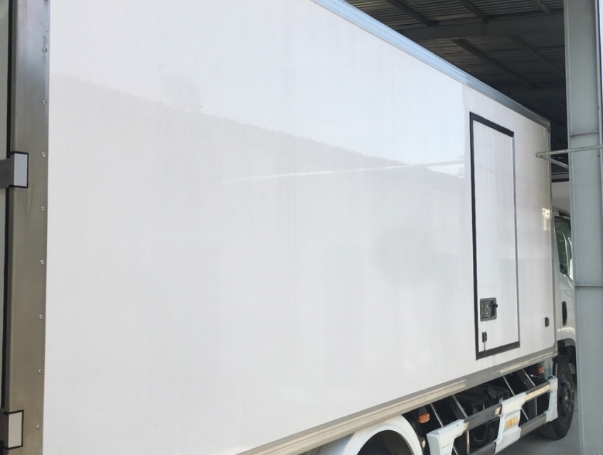Xe đông lạnh Isuzu từ 2 đến 15 tấn