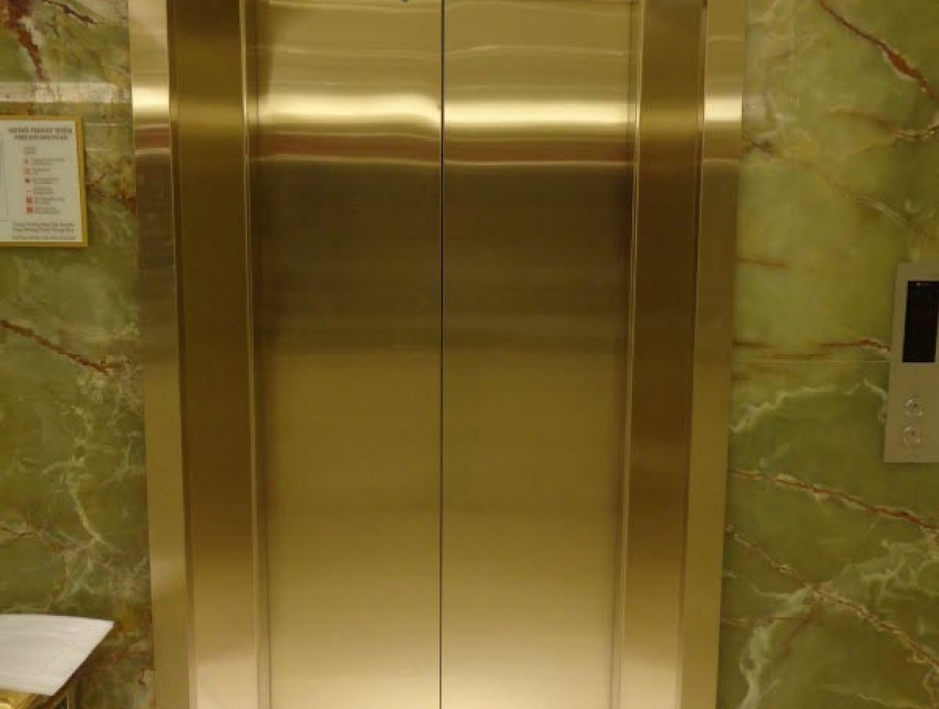 Ốp Trang Trí Thang Máy: Tạo Sự Sang Trọng và Hiện Đại Cho Tòa Nhà