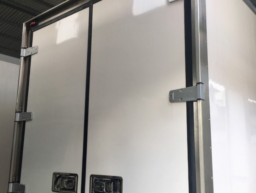 Xe đông lạnh Isuzu NPR400 mới 3,5 tấn