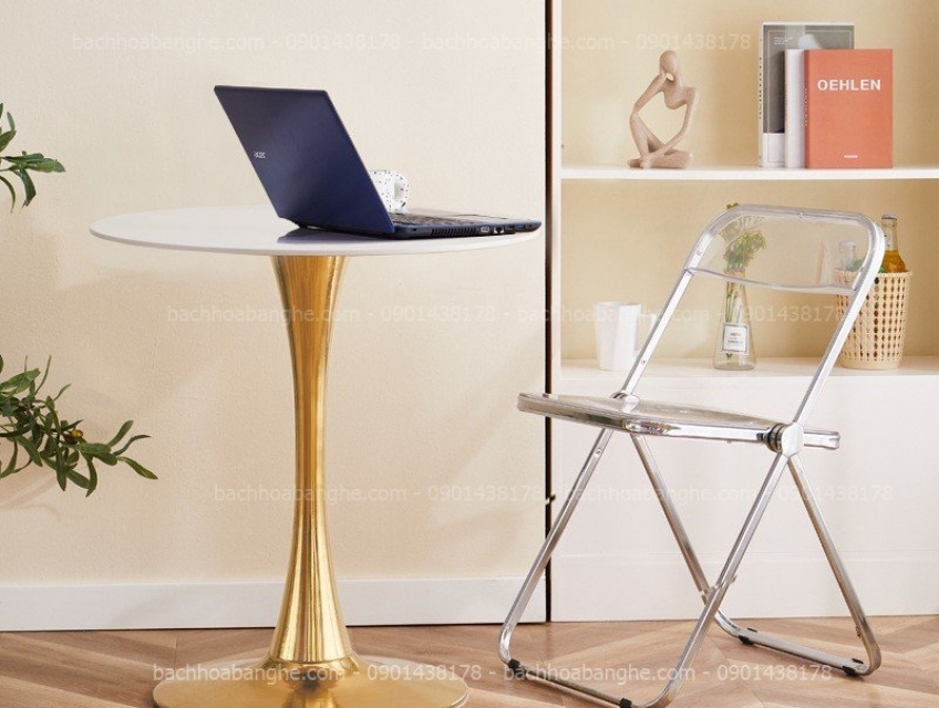 Bộ bàn tròn mạ vàng ghế xếp trong suốt sang trọng