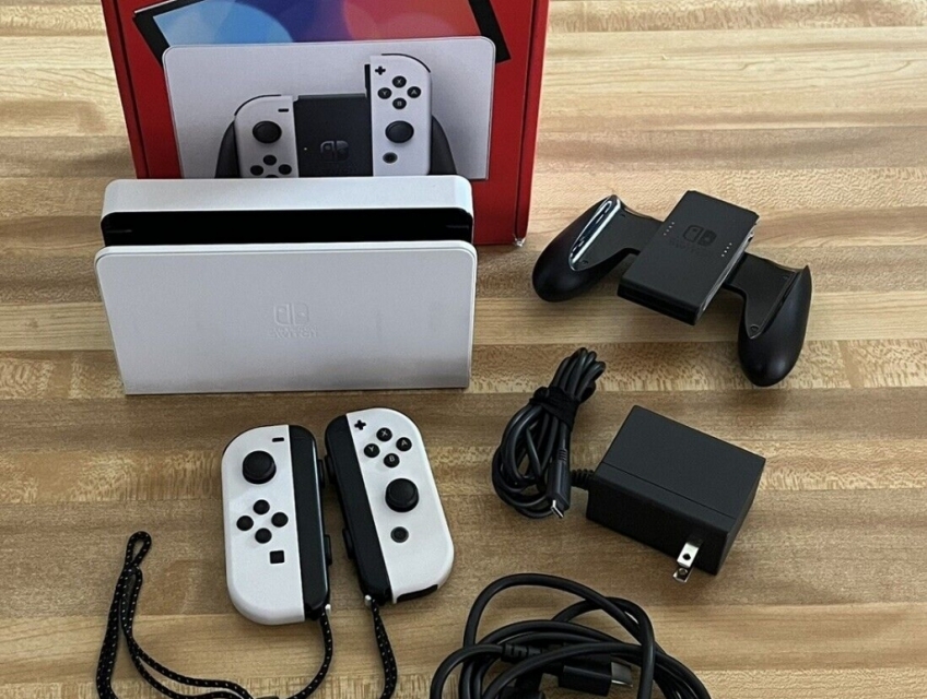 Cần bán: Nintendo Switch Oled (White - Hack)
