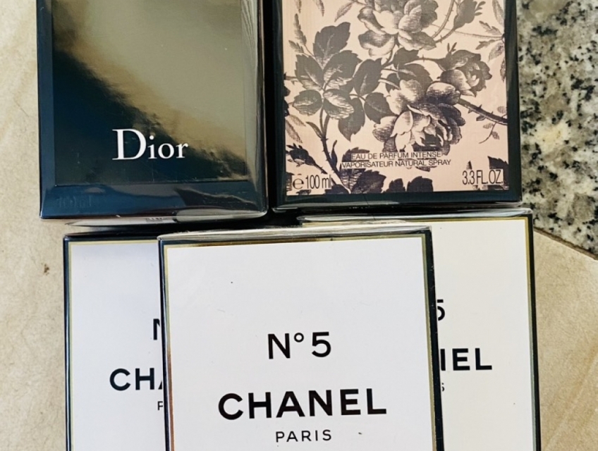 Mấy chai nước hoa pass lại luôn ạ